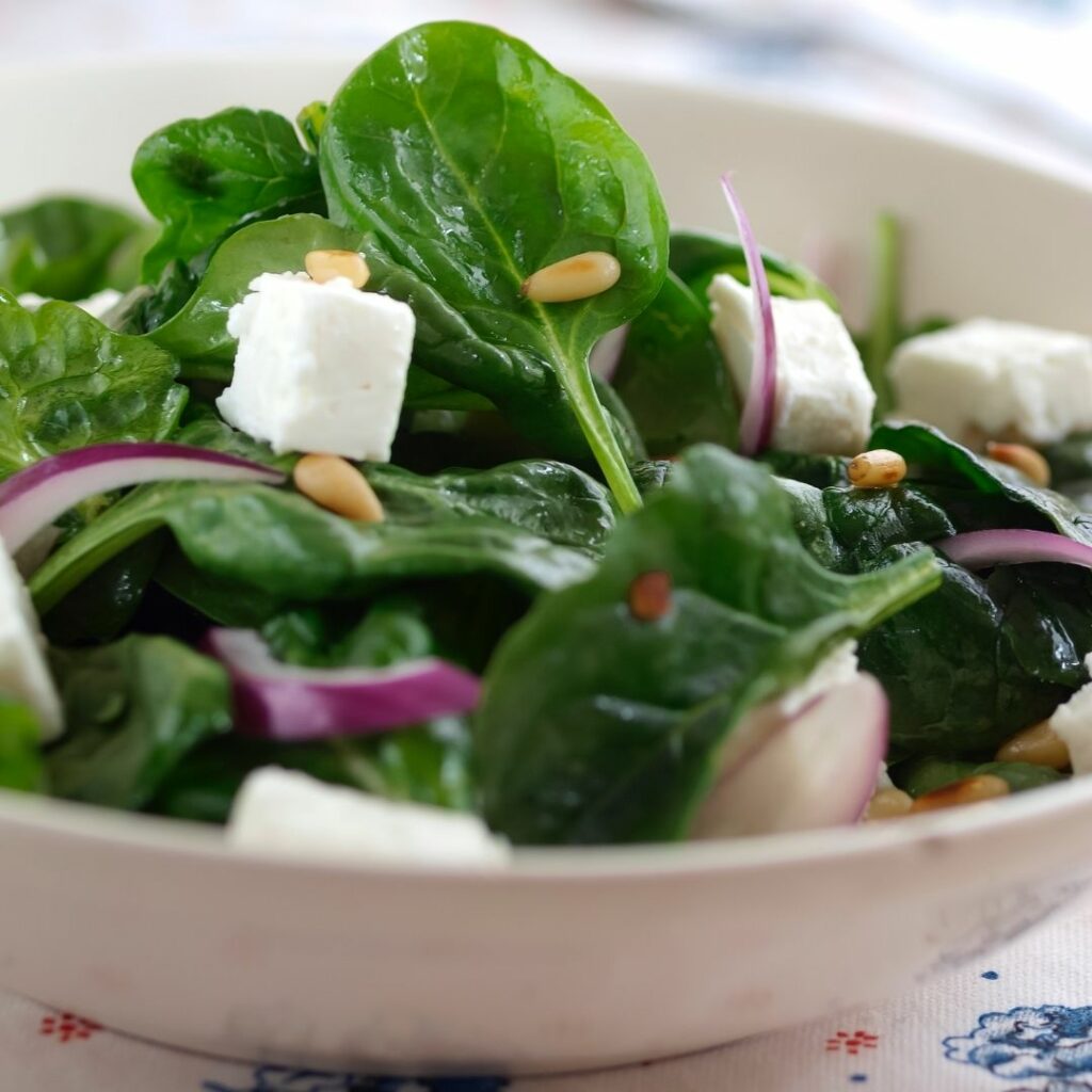 Salat mit Schafkäse