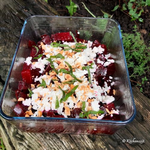 sommerlicher rote Rüben Salat