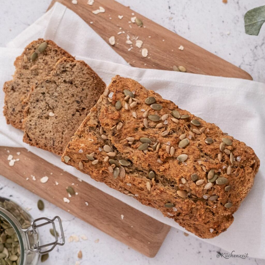 Vollkornbrot mit Sonnenblumen, Kürbiskernen und anderen Samen