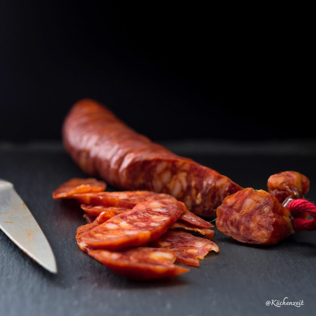 Chorizo in Scheiben geschnitten