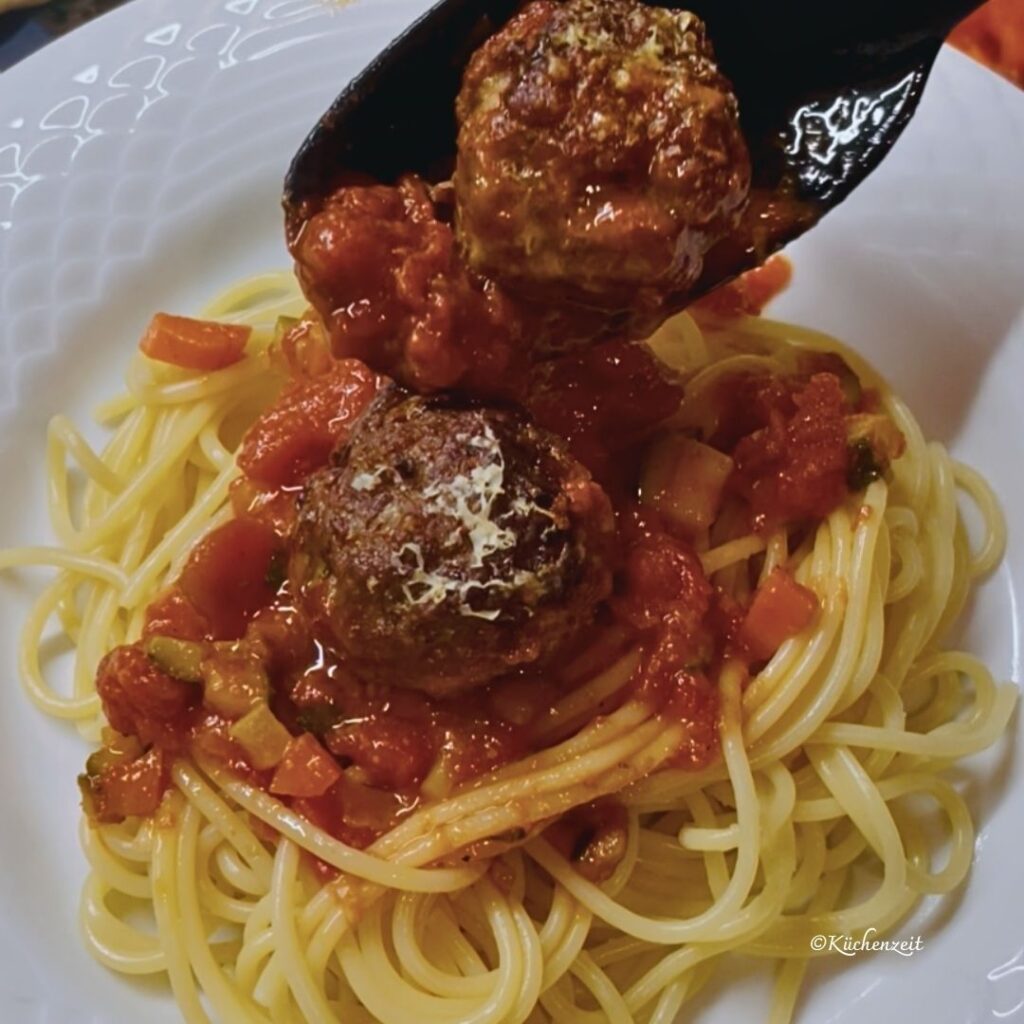 Polpetti servieren